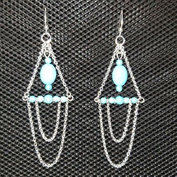 Turquoise/dyed howlite dangle earrings - Picture 3 of 4